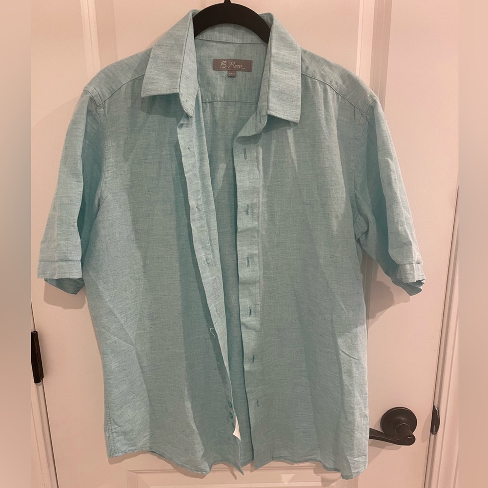 Mens 100% linen button down short sleeve shirt. Size S never worn